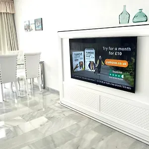 mi-capricho-luxury-apartment-by-the-sea-rb3.es-andalucia.com/